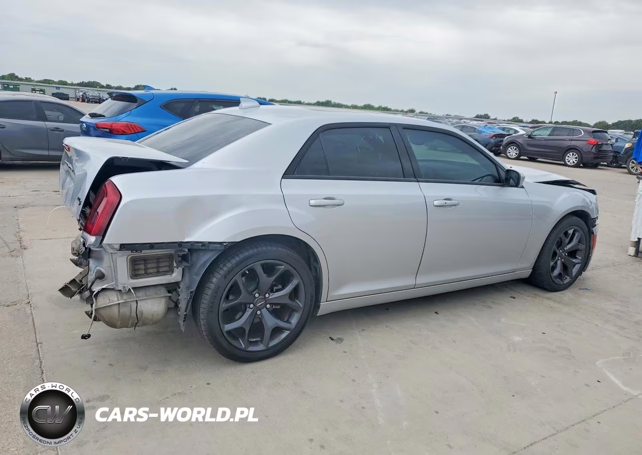 2023 Chrysler 300 S VIN:2C3CCABG3PH569603 - 3