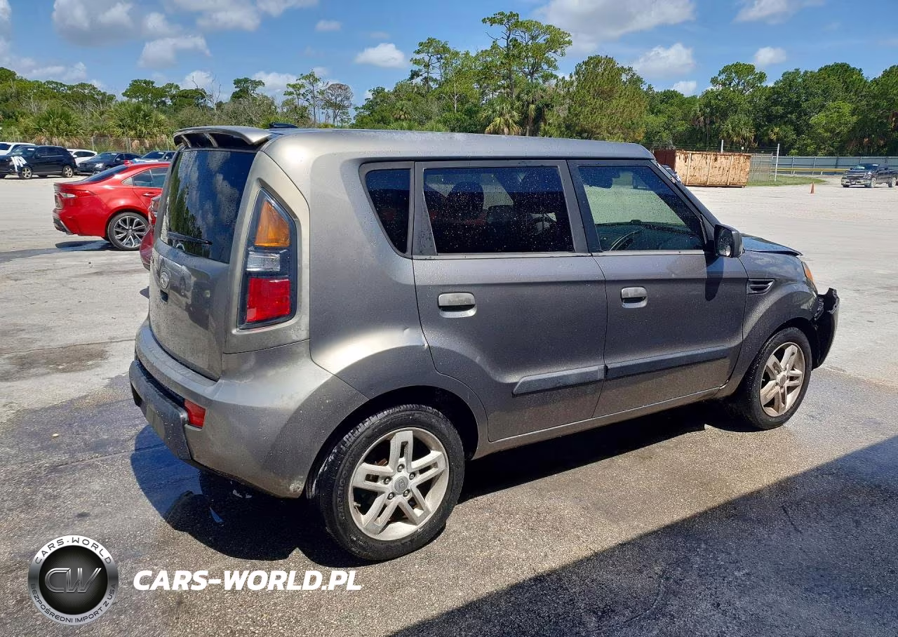 2010 Kia Soul + VIN:KNDJT2A29A7163732 - 3