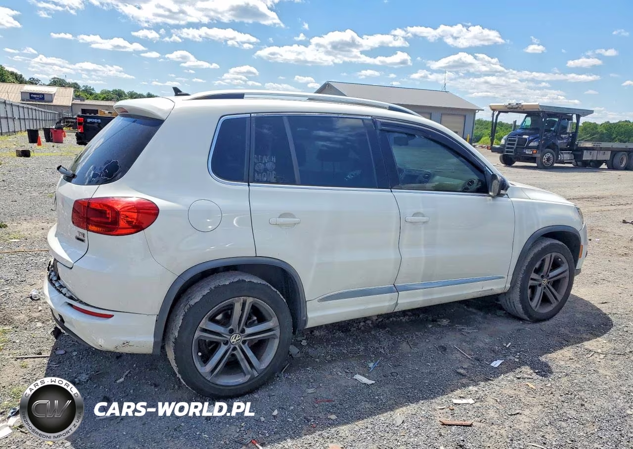 2017 Volkswagen Tiguan Sport VIN:WVGUV7AX8HW505828 - 3