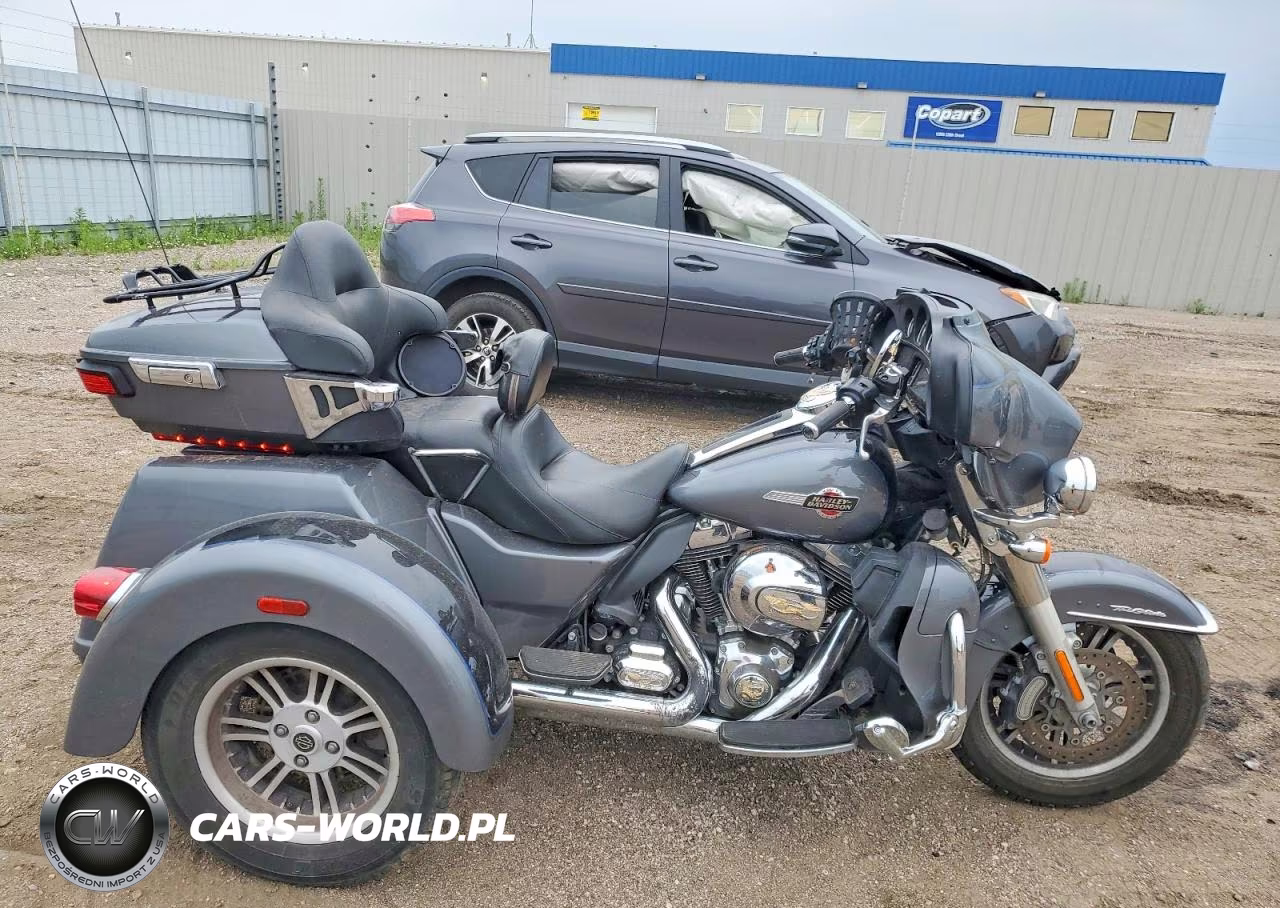 2016 Harley-Davidson Flhtcutg Tri Glide Ultra – zdjęcie 1 z 8