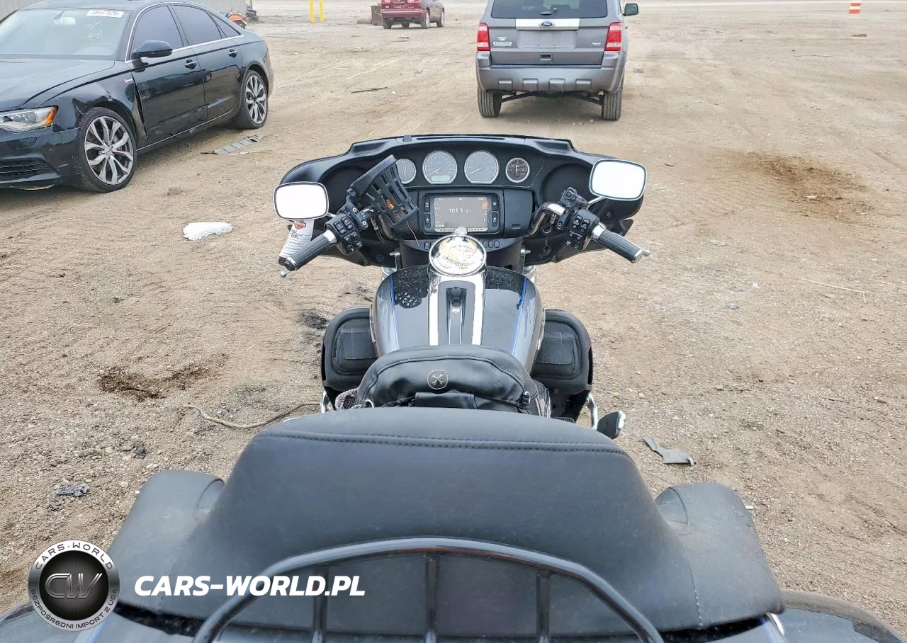 2016 Harley-Davidson Flhtcutg Tri Glide Ultra VIN:1HD1MAL18GB852970 - 6