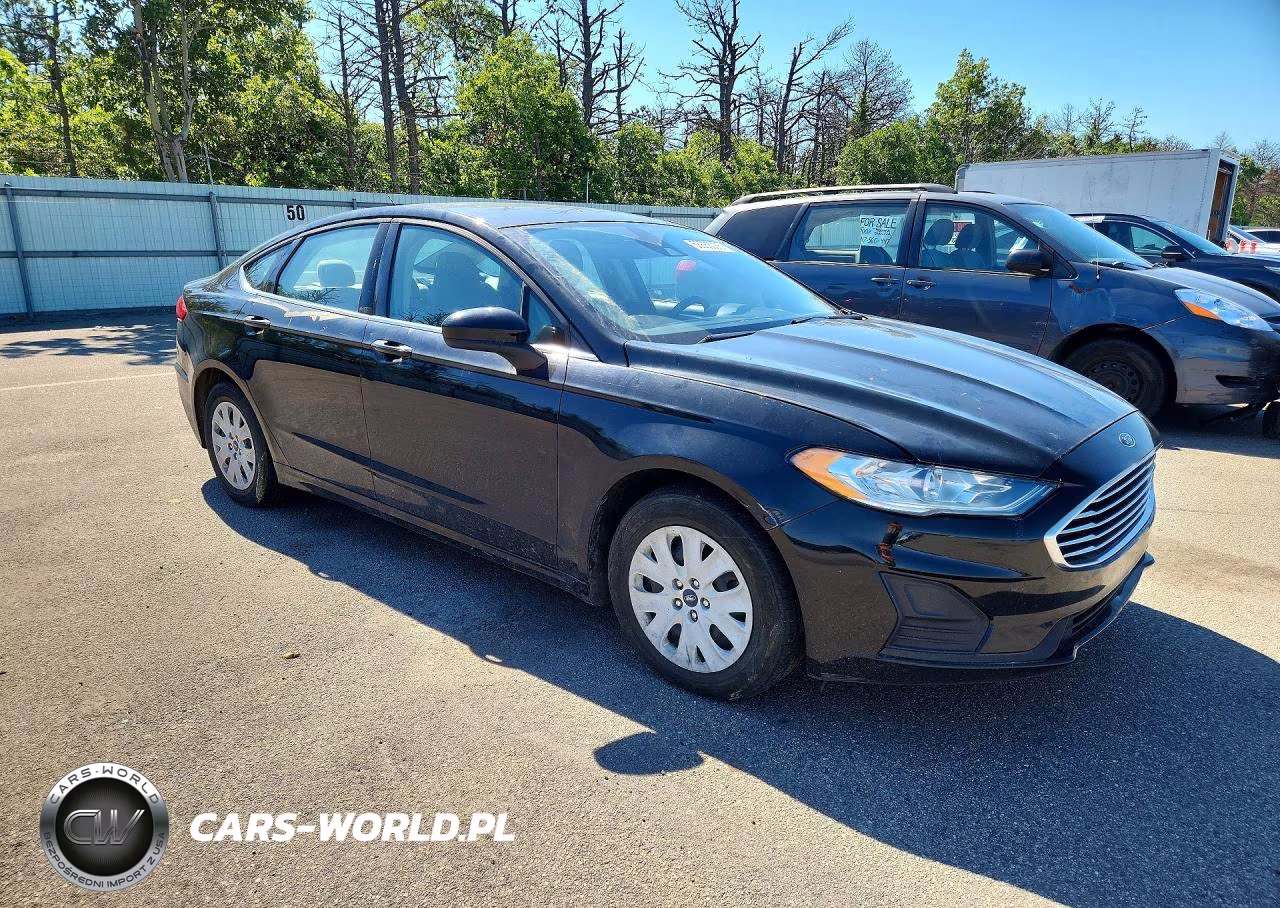2019 Ford Fusion S VIN:3FA6P0G7XKR126741 - 4