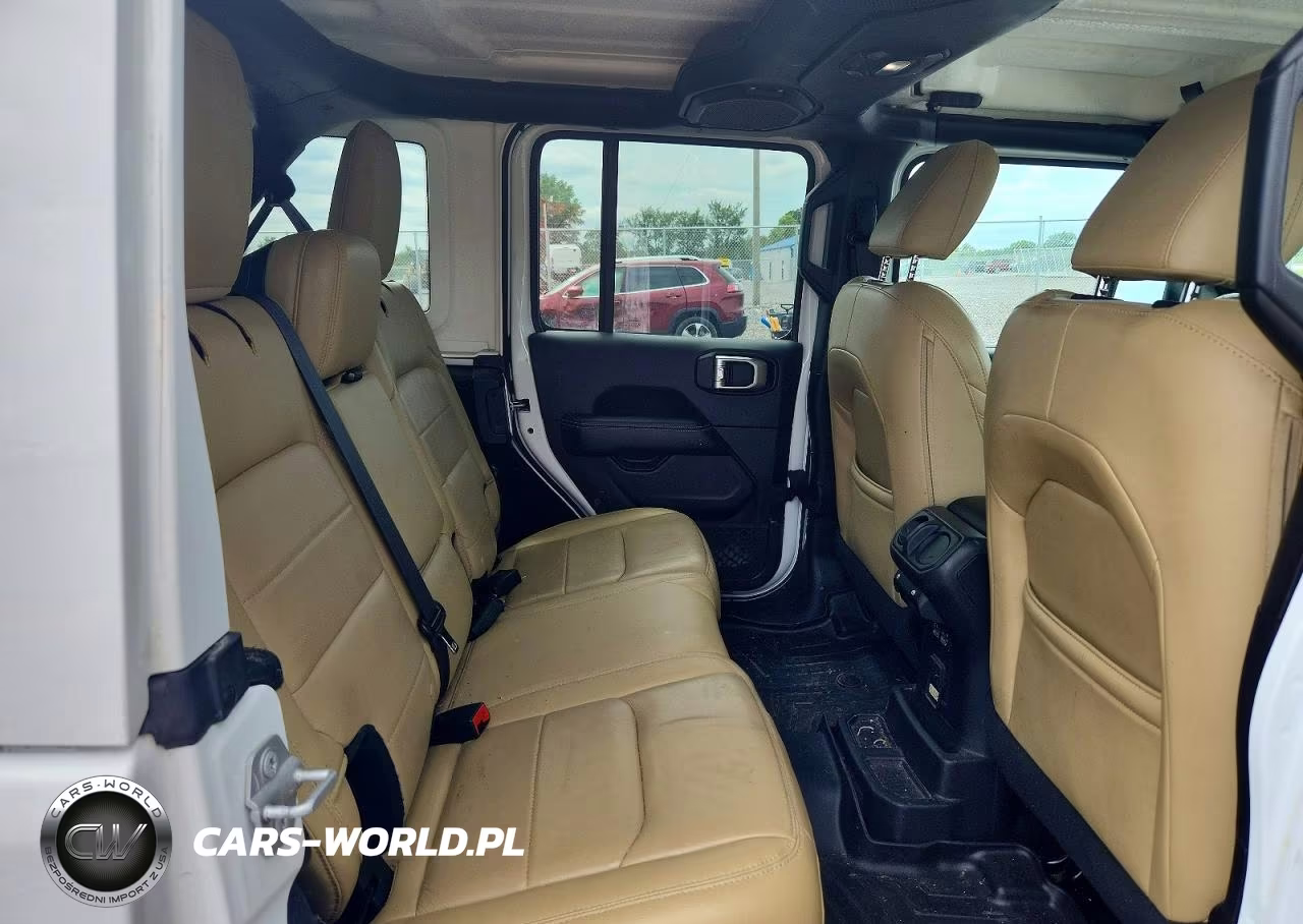 2018 Jeep Wrangler Unlimited Sahara VIN:1C4HJXEG4JW243792 - 10