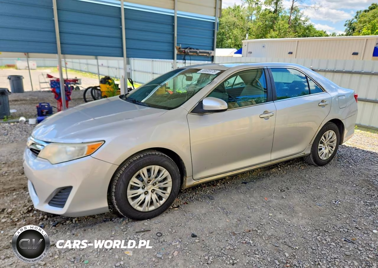 2014 Toyota Camry Le – zdjęcie 1 z 12