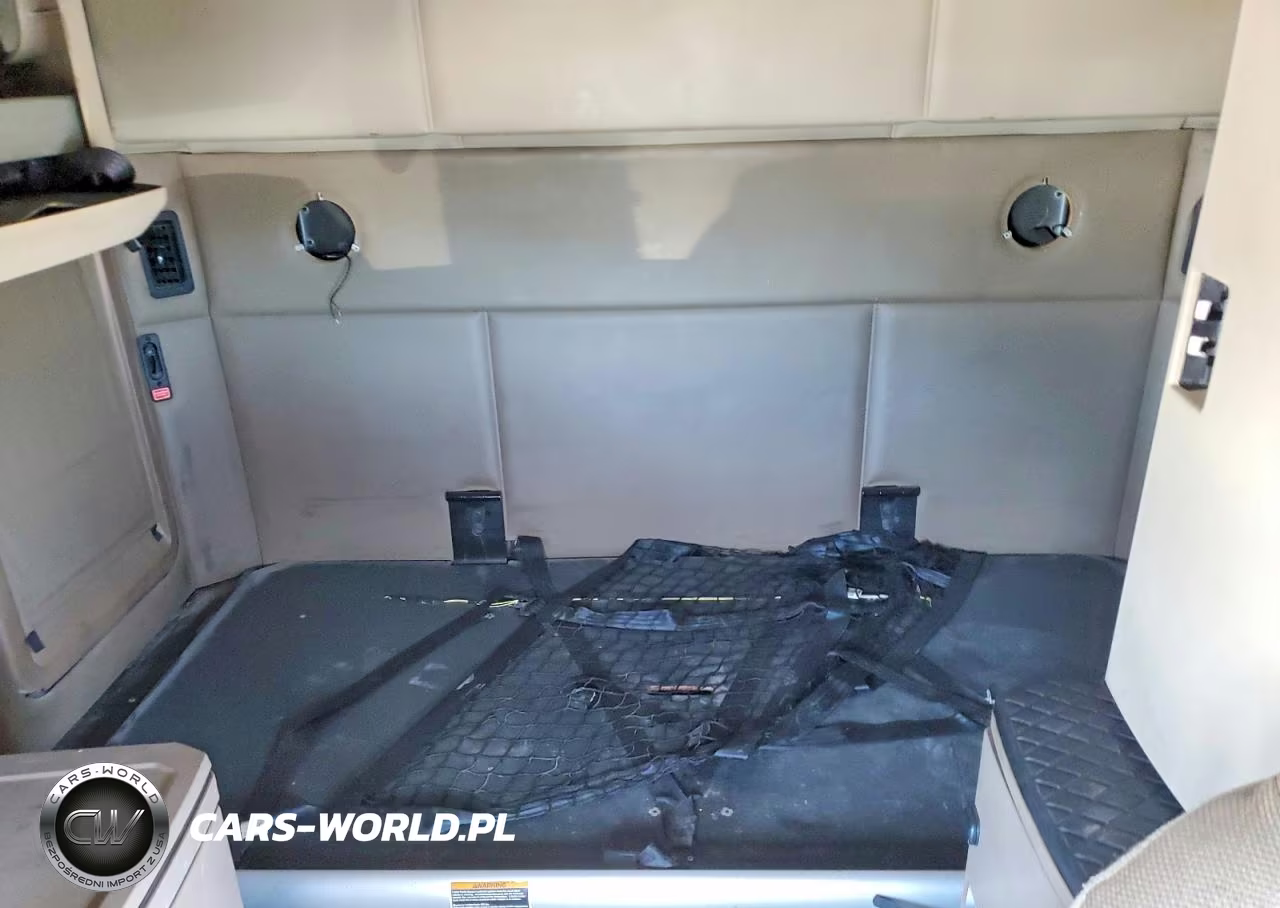 2018 Kenworth Construction T680 VIN:1XKYDP9X6JJ179998 - 10
