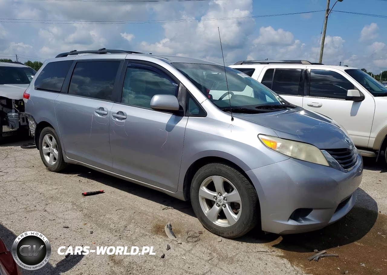 2012 Toyota Sienna Le VIN:5TDKK3DC3CS244767 - 4