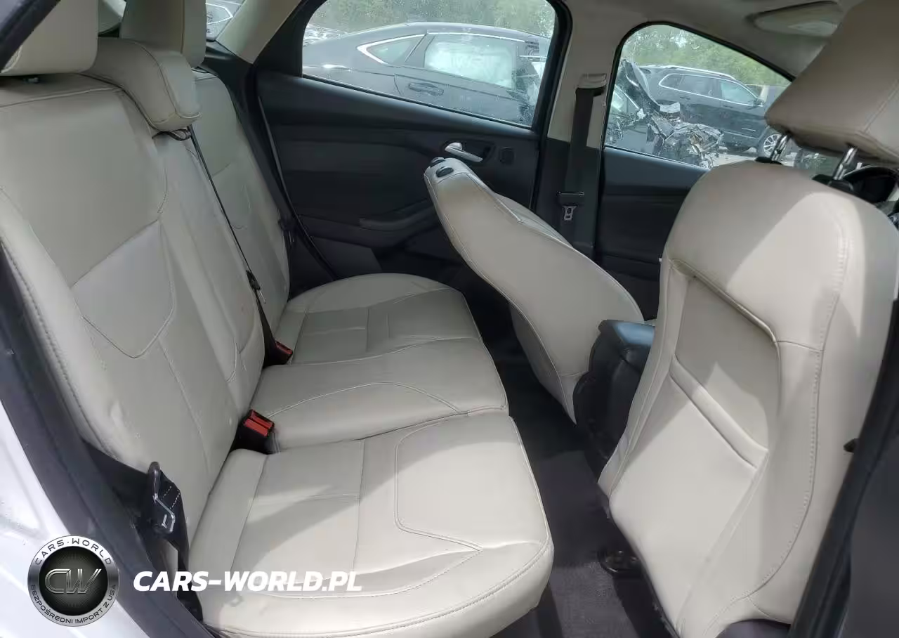 2018 Ford Focus Titanium VIN:1FADP3N23JL288255 - 10