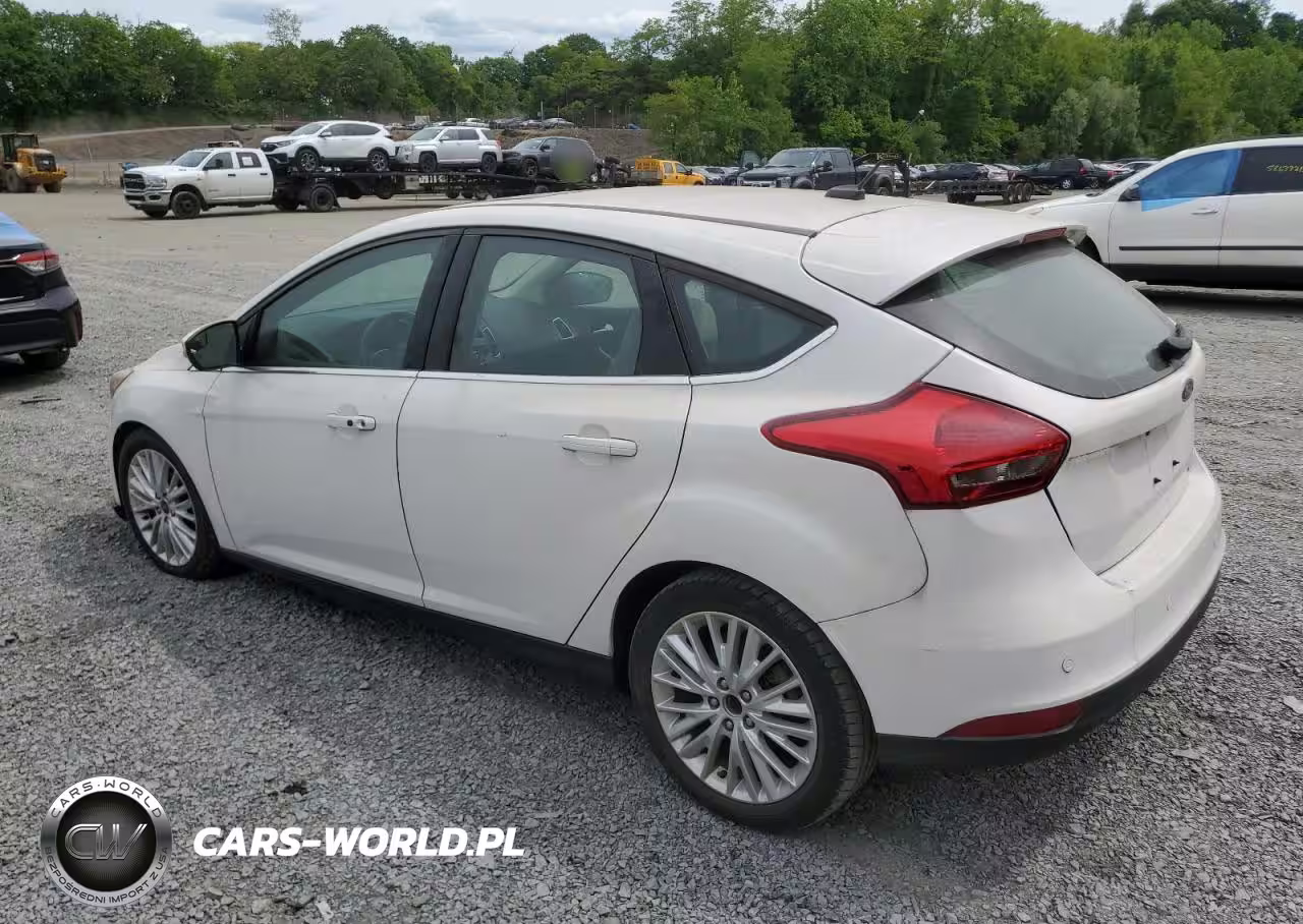 2018 Ford Focus Titanium VIN:1FADP3N23JL288255 - 2