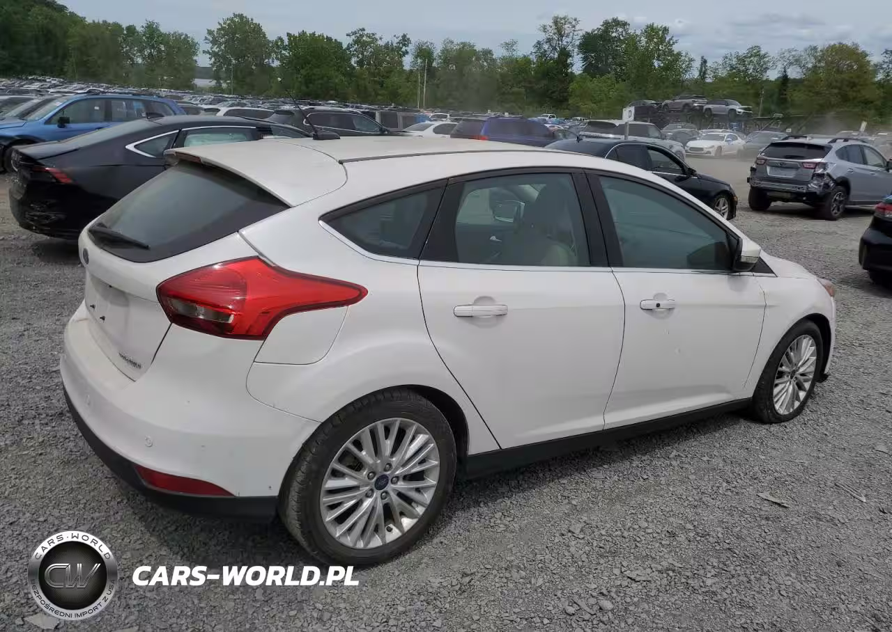 2018 Ford Focus Titanium VIN:1FADP3N23JL288255 - 3