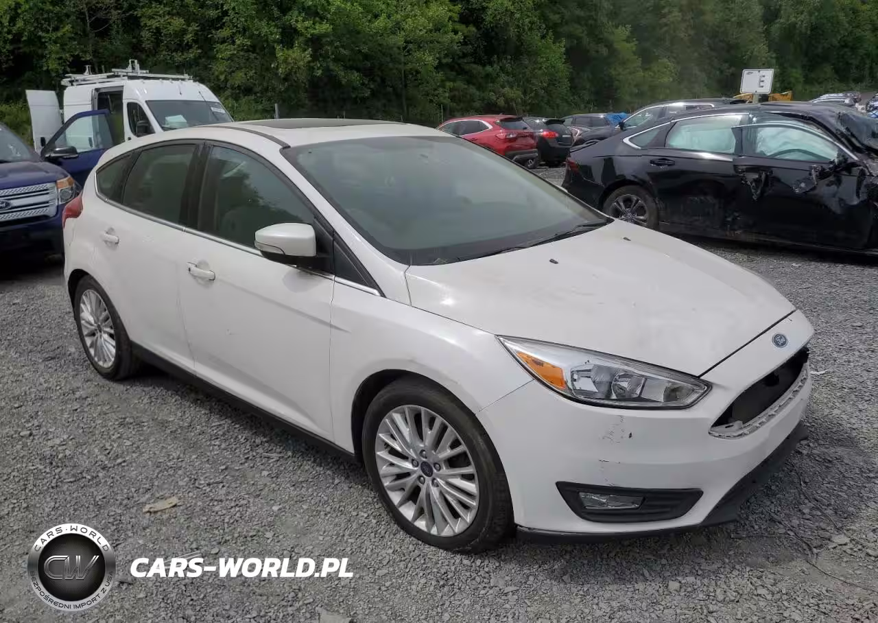 2018 Ford Focus Titanium VIN:1FADP3N23JL288255 - 4