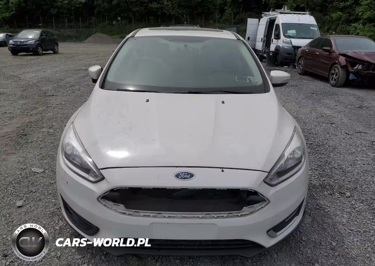 2018 Ford Focus Titanium VIN:1FADP3N23JL288255 - 5