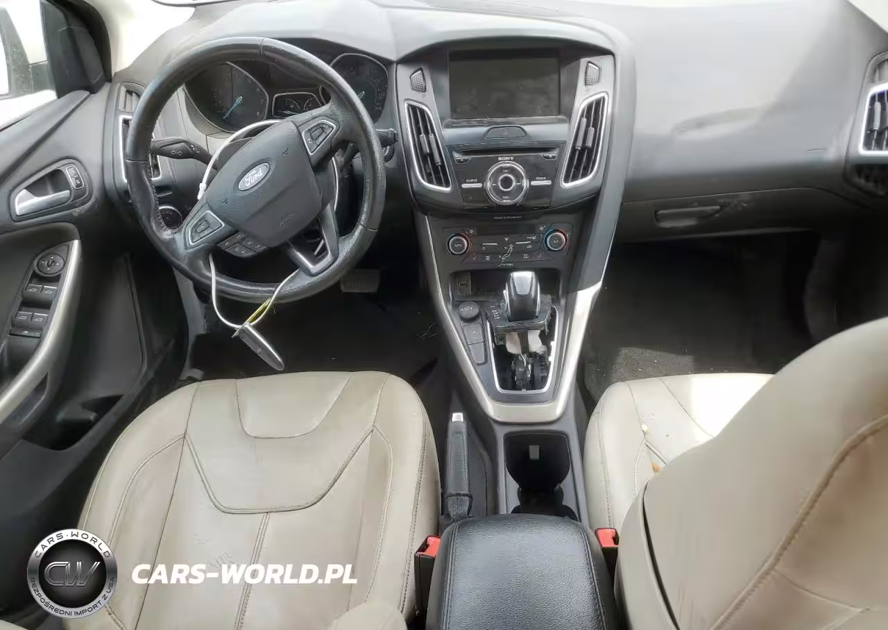 2018 Ford Focus Titanium VIN:1FADP3N23JL288255 - 8