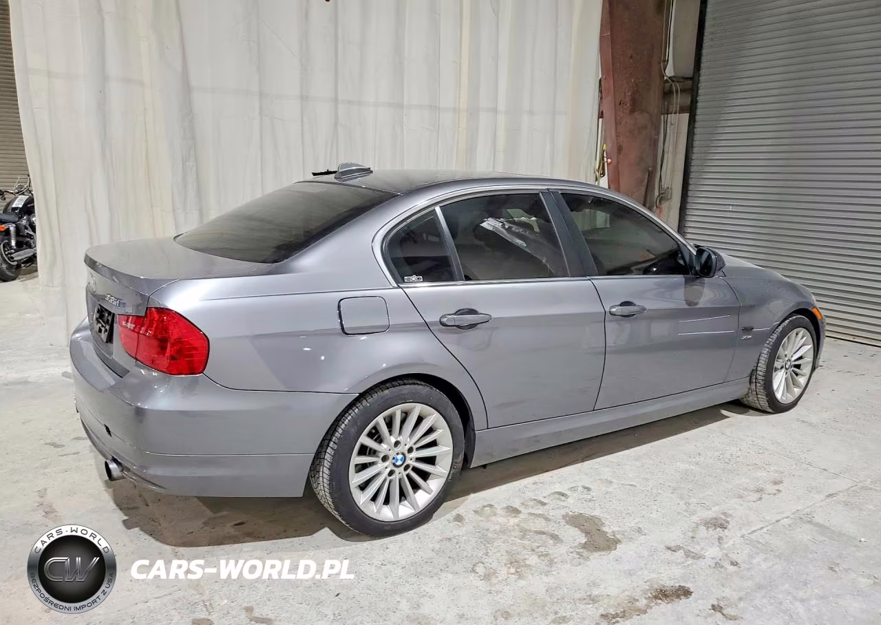 2009 BMW 335 Xi VIN:WBAPL33569A405654 - 3