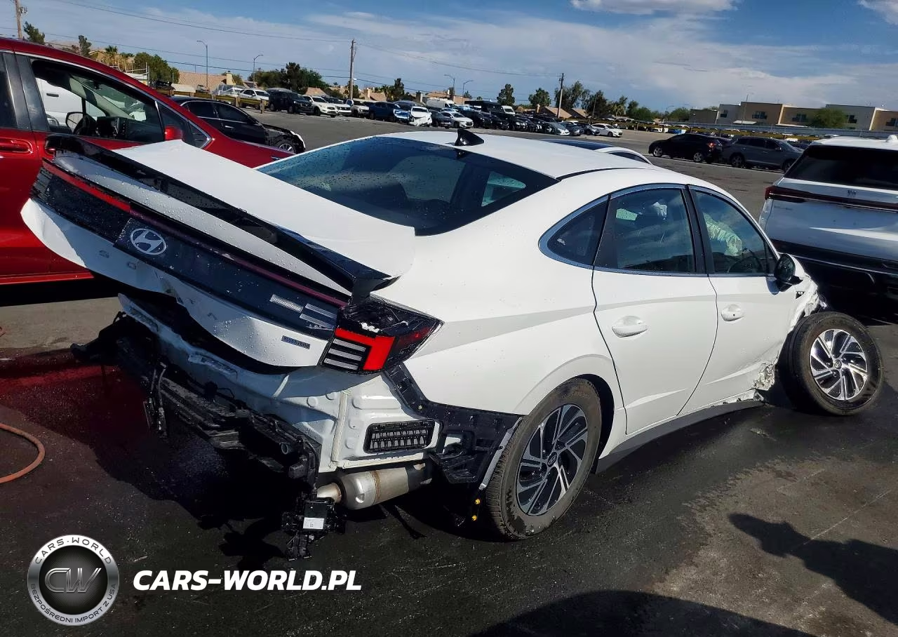 2026 Hyundai Sonata Hybrid Blue VIN:KMHL24JJ8TA154035 - 3