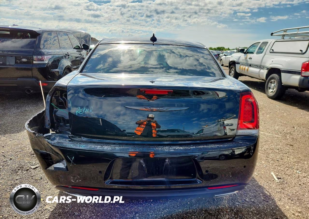 2022 Chrysler 300 Touring L VIN:2C3CCADG4NH121204 - 6