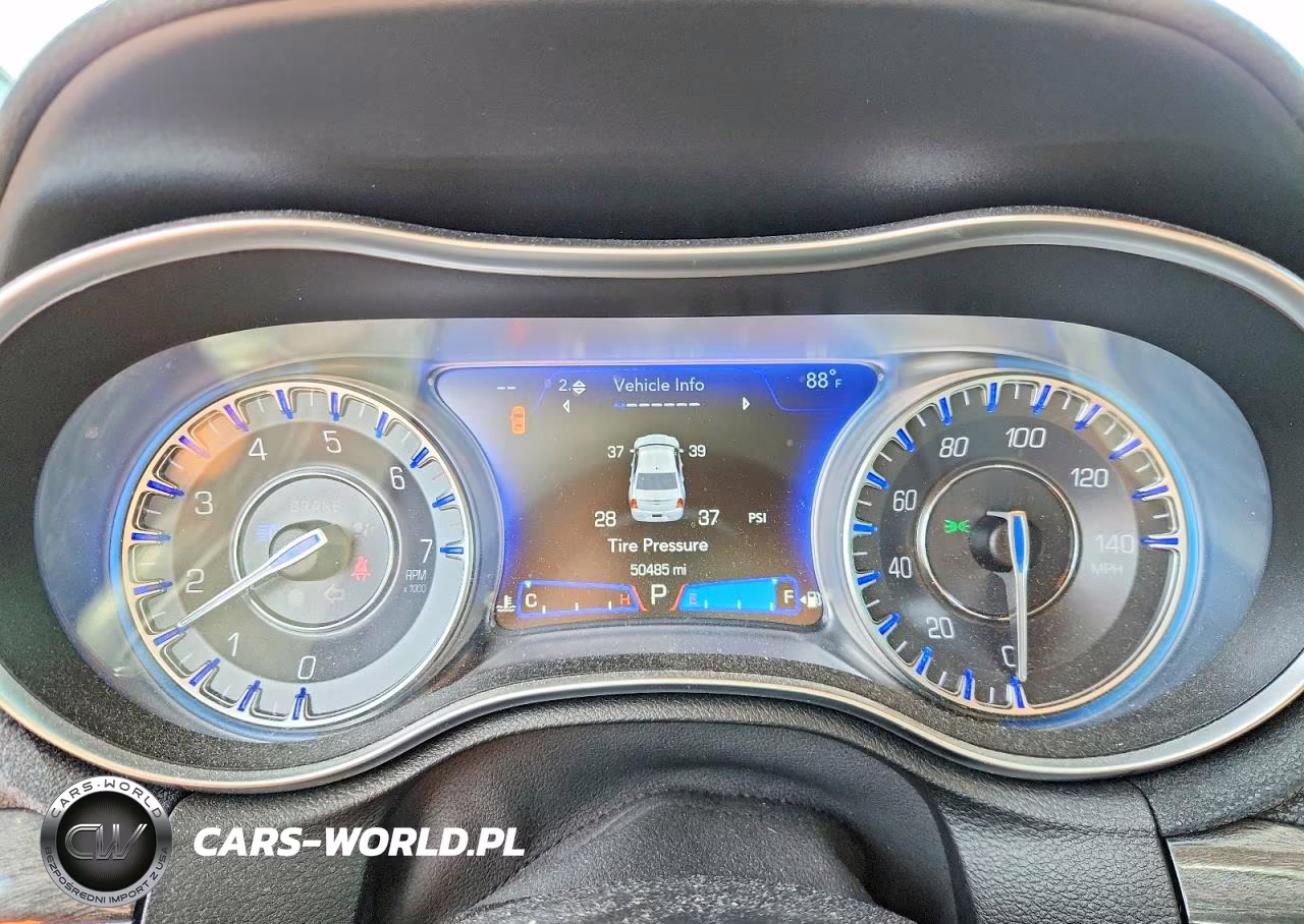 2022 Chrysler 300 Touring L VIN:2C3CCADG4NH121204 - 9
