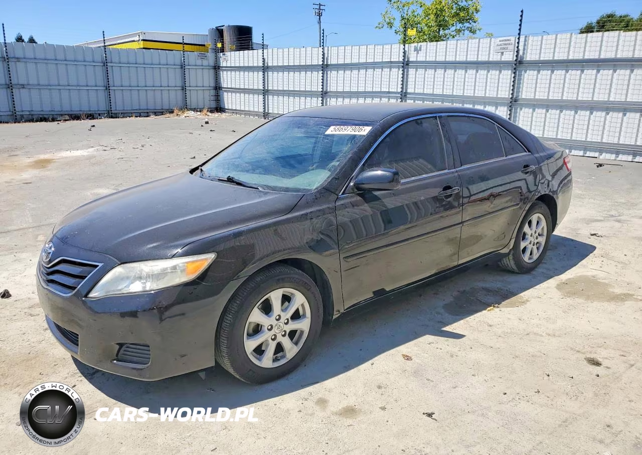 2011 Toyota Camry Le – zdjęcie 1 z 12