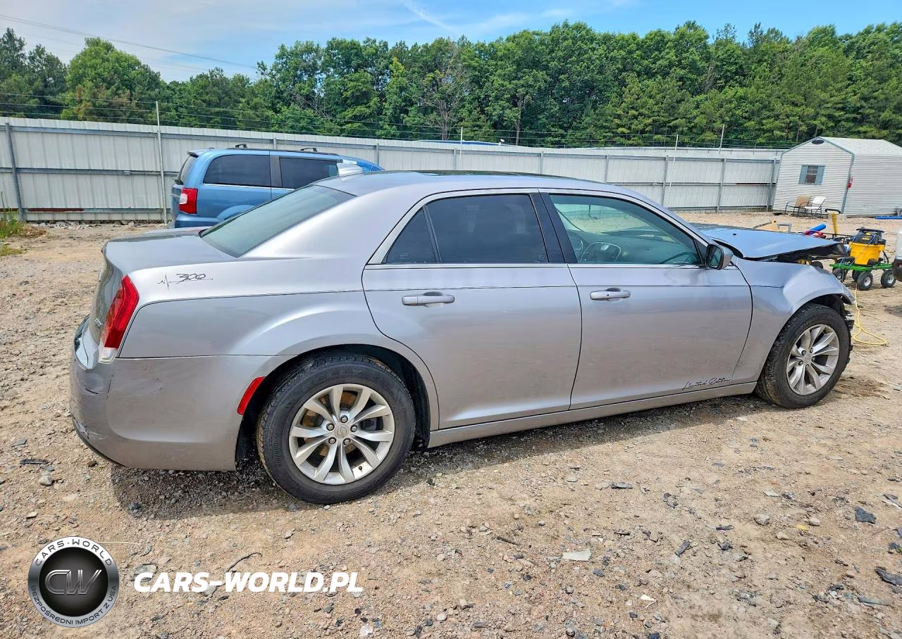 2016 Chrysler 300 Limited VIN:2C3CCAAG8GH235424 - 3