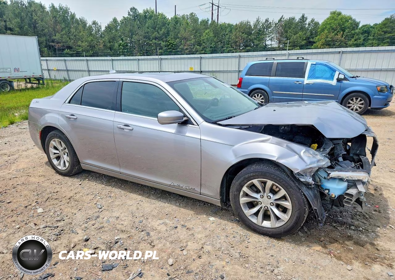 2016 Chrysler 300 Limited VIN:2C3CCAAG8GH235424 - 4