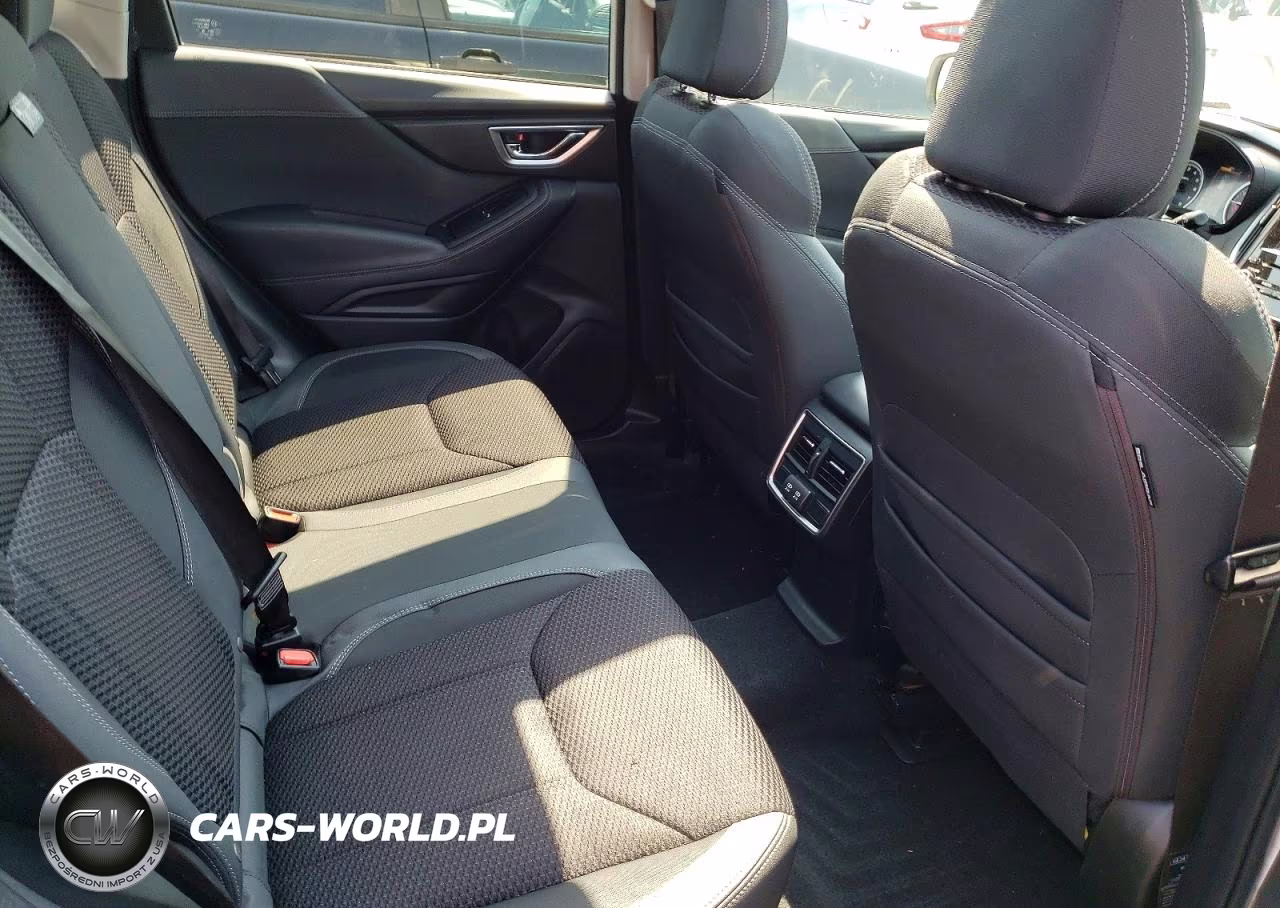 2020 Subaru Forester Premium VIN:JF2SKAJCXLH460565 - 11