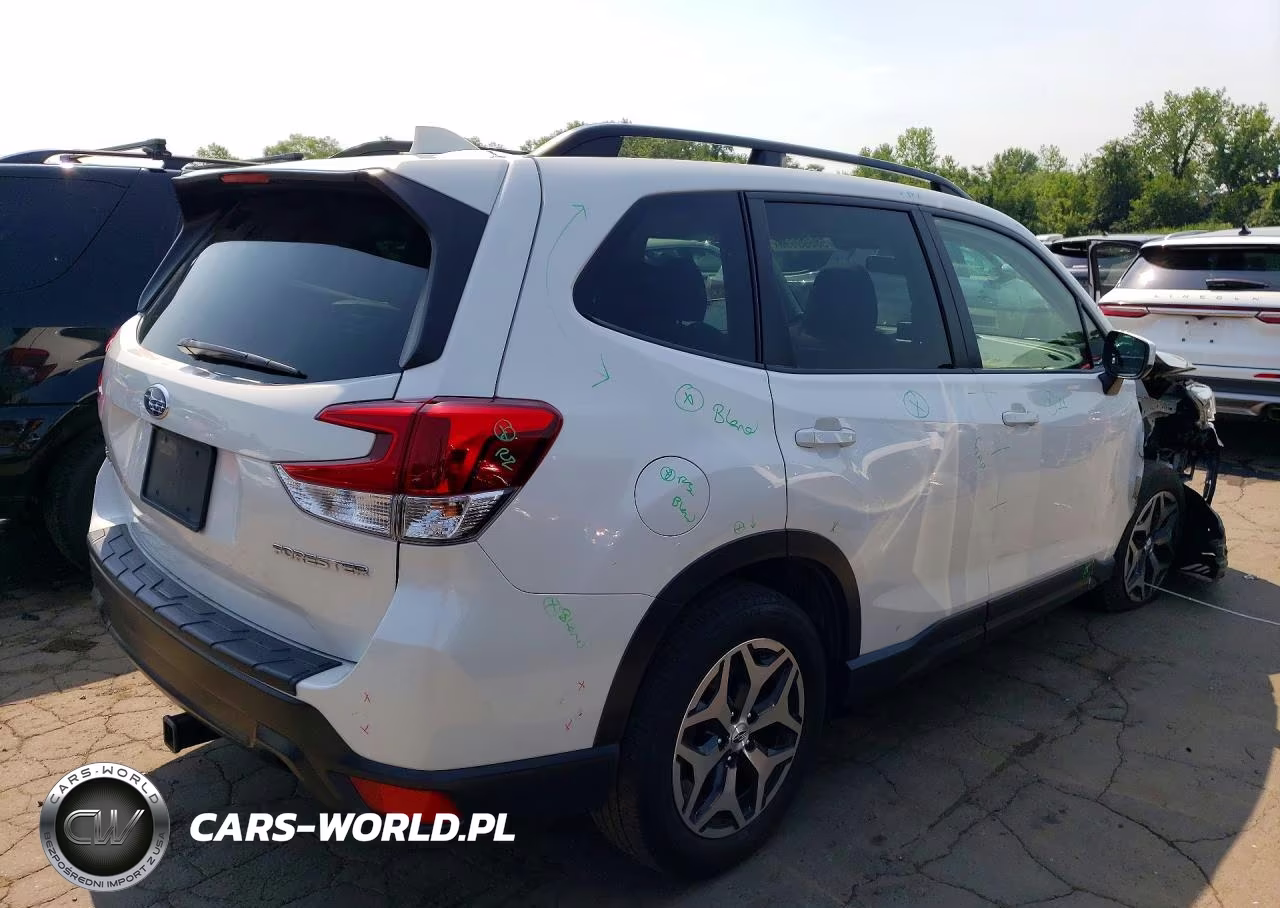 2020 Subaru Forester Premium VIN:JF2SKAJCXLH460565 - 3