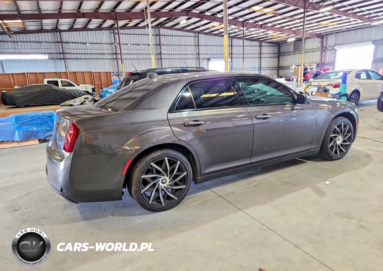 2020 Chrysler 300 Touring VIN:2C3CCAAGXLH115683 - 3