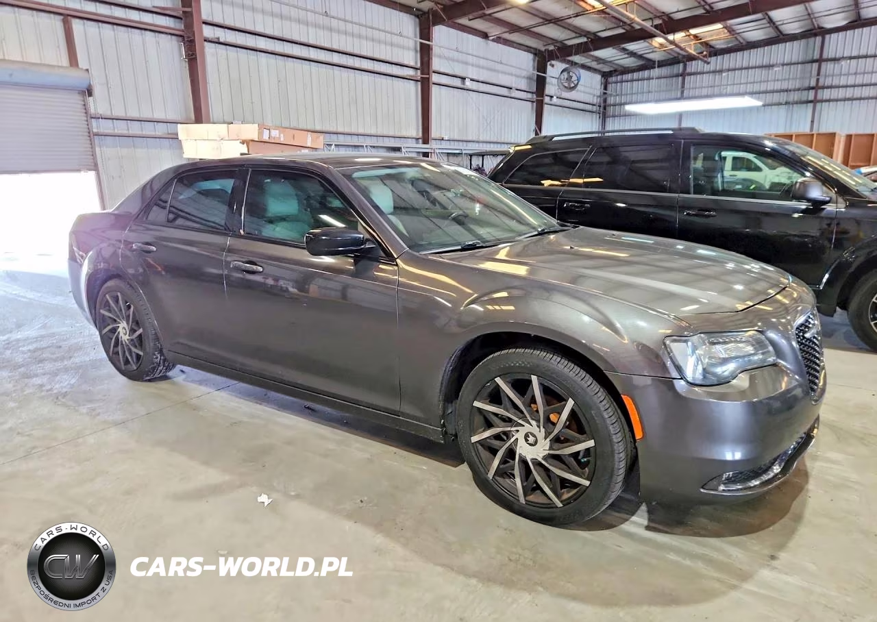 2020 Chrysler 300 Touring VIN:2C3CCAAGXLH115683 - 4