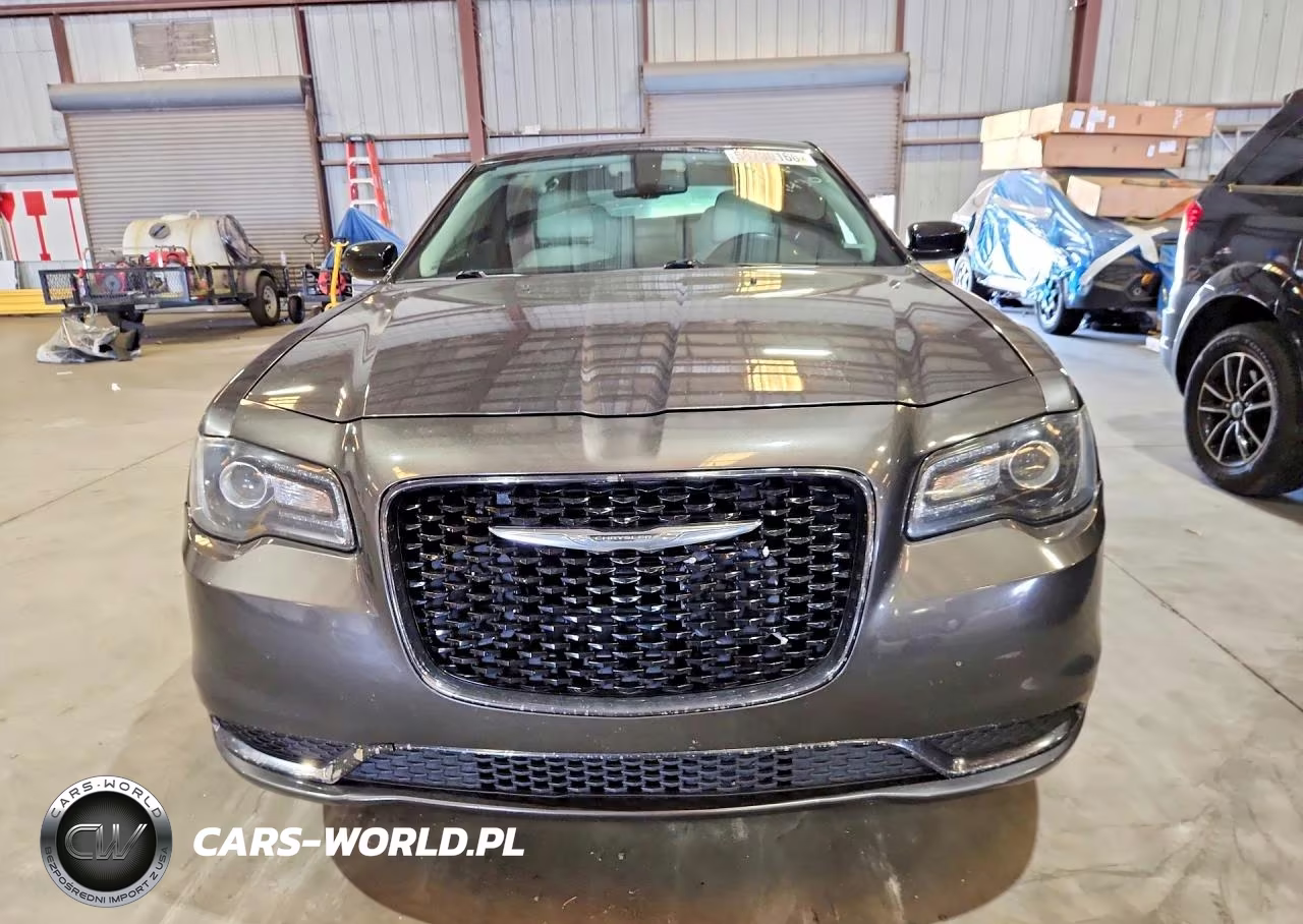 2020 Chrysler 300 Touring VIN:2C3CCAAGXLH115683 - 5