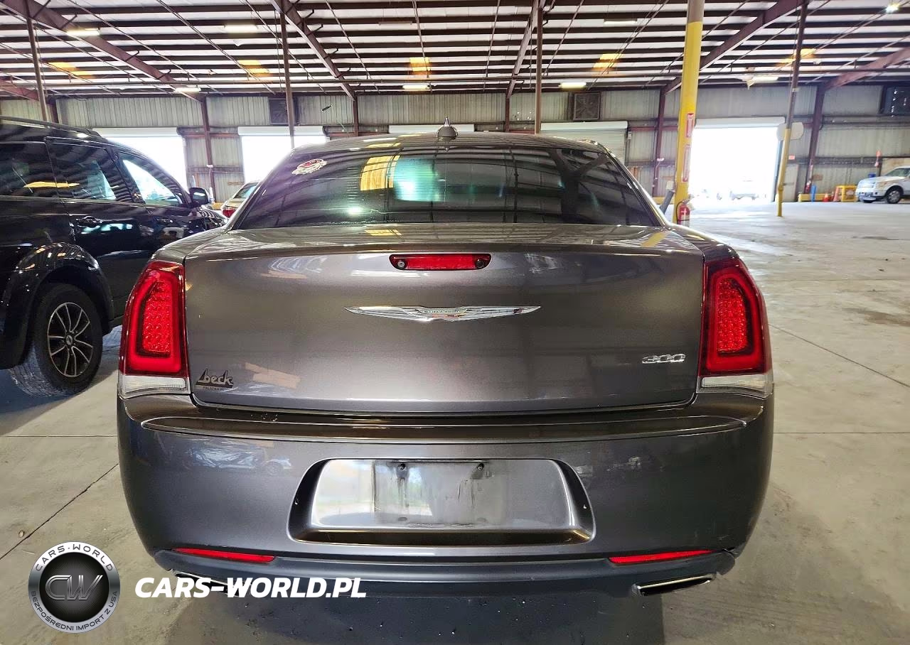2020 Chrysler 300 Touring VIN:2C3CCAAGXLH115683 - 6