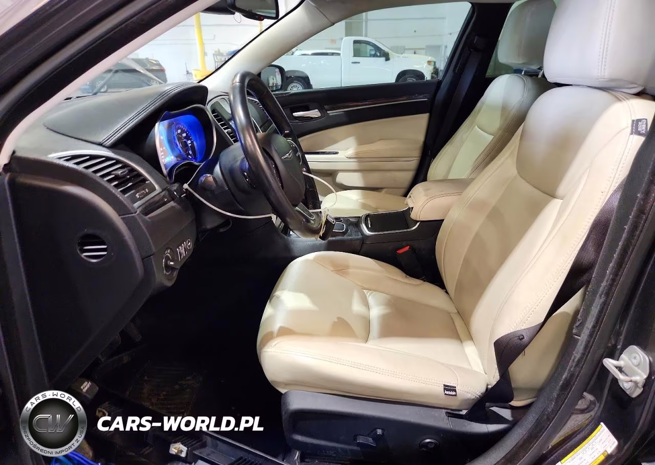 2020 Chrysler 300 Touring VIN:2C3CCAAGXLH115683 - 7