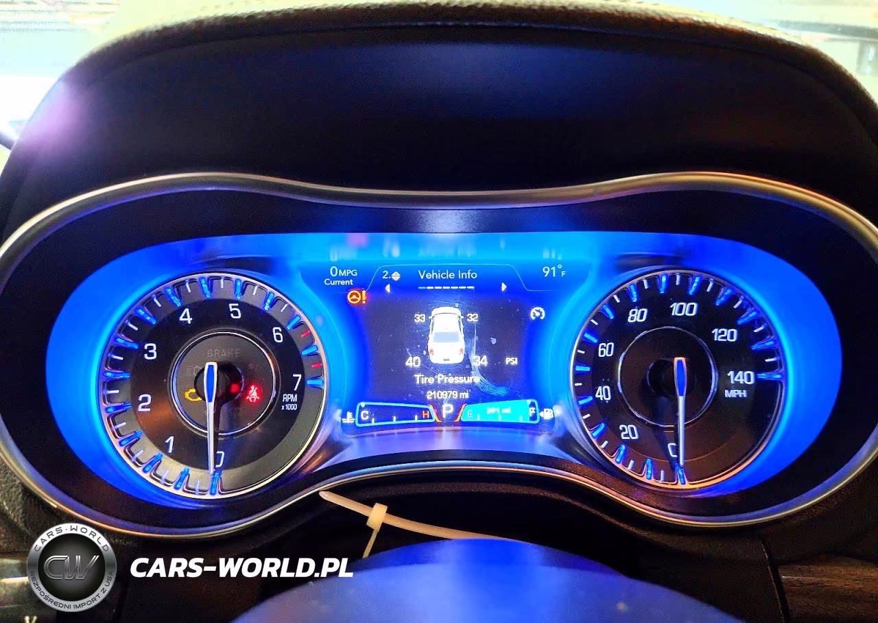 2020 Chrysler 300 Touring VIN:2C3CCAAGXLH115683 - 9