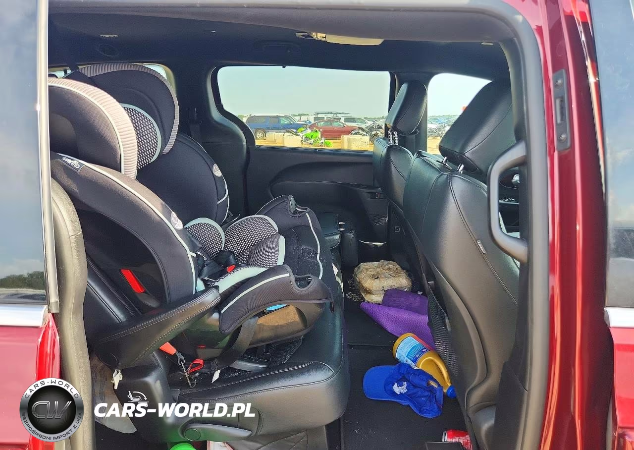 2019 Chrysler Pacifica Touring L VIN:2C4RC1BG9KR746504 - 11