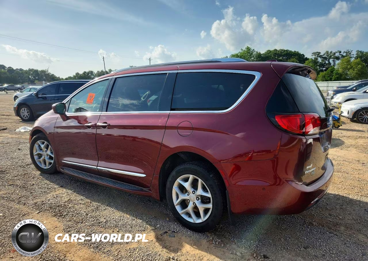 2019 Chrysler Pacifica Touring L VIN:2C4RC1BG9KR746504 - 2