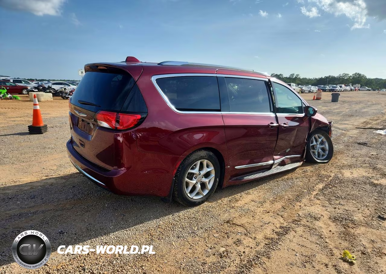 2019 Chrysler Pacifica Touring L VIN:2C4RC1BG9KR746504 - 3