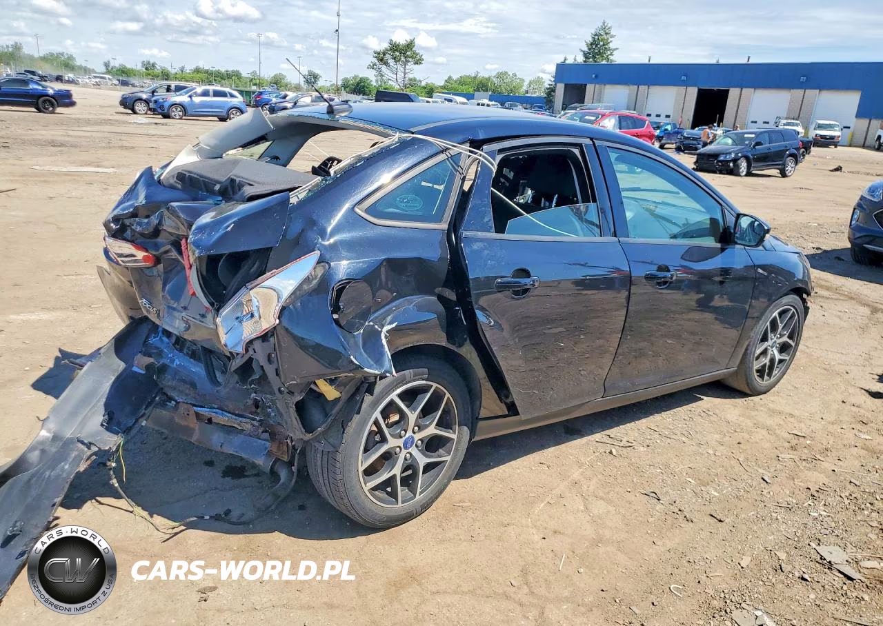 2018 Ford Focus Sel VIN:1FADP3H27JL282065 - 3