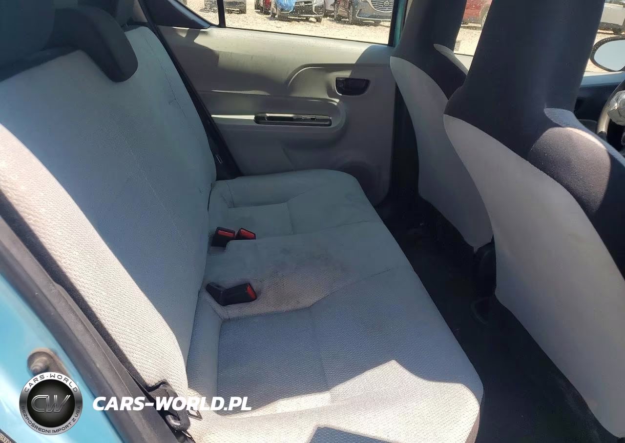 2013 Toyota Prius C One VIN:JTDKDTB30D1053965 - 10
