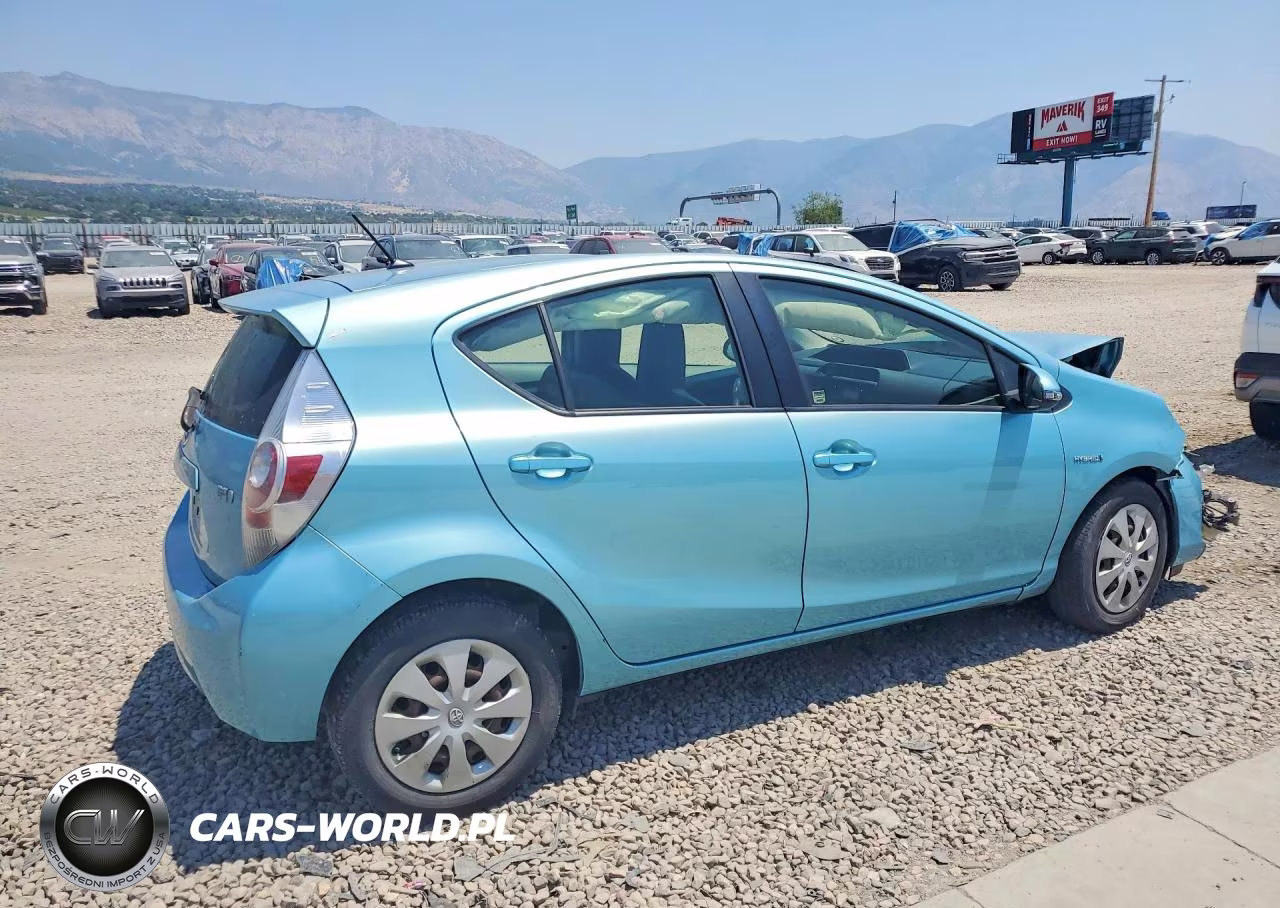 2013 Toyota Prius C One VIN:JTDKDTB30D1053965 - 3
