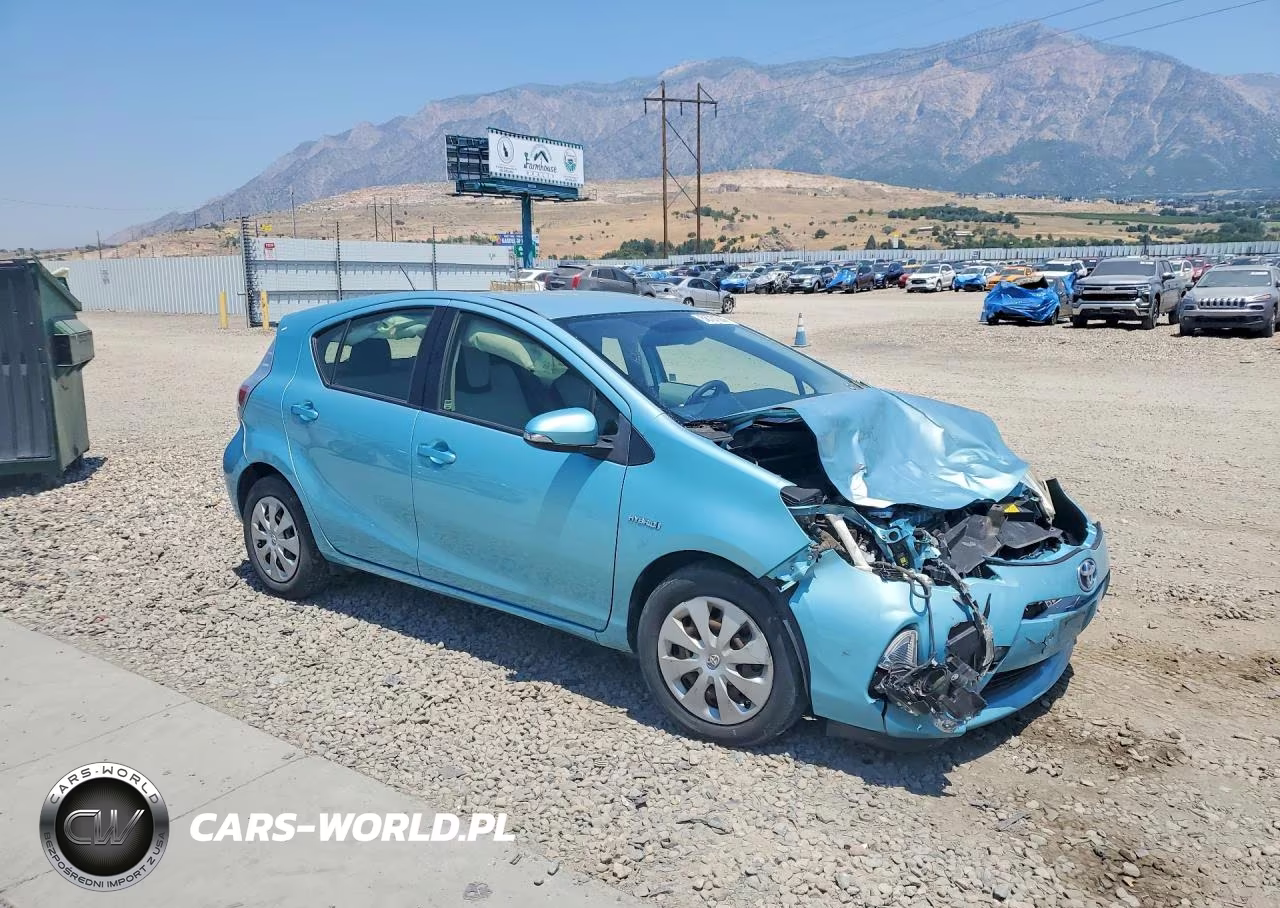 2013 Toyota Prius C One VIN:JTDKDTB30D1053965 - 4