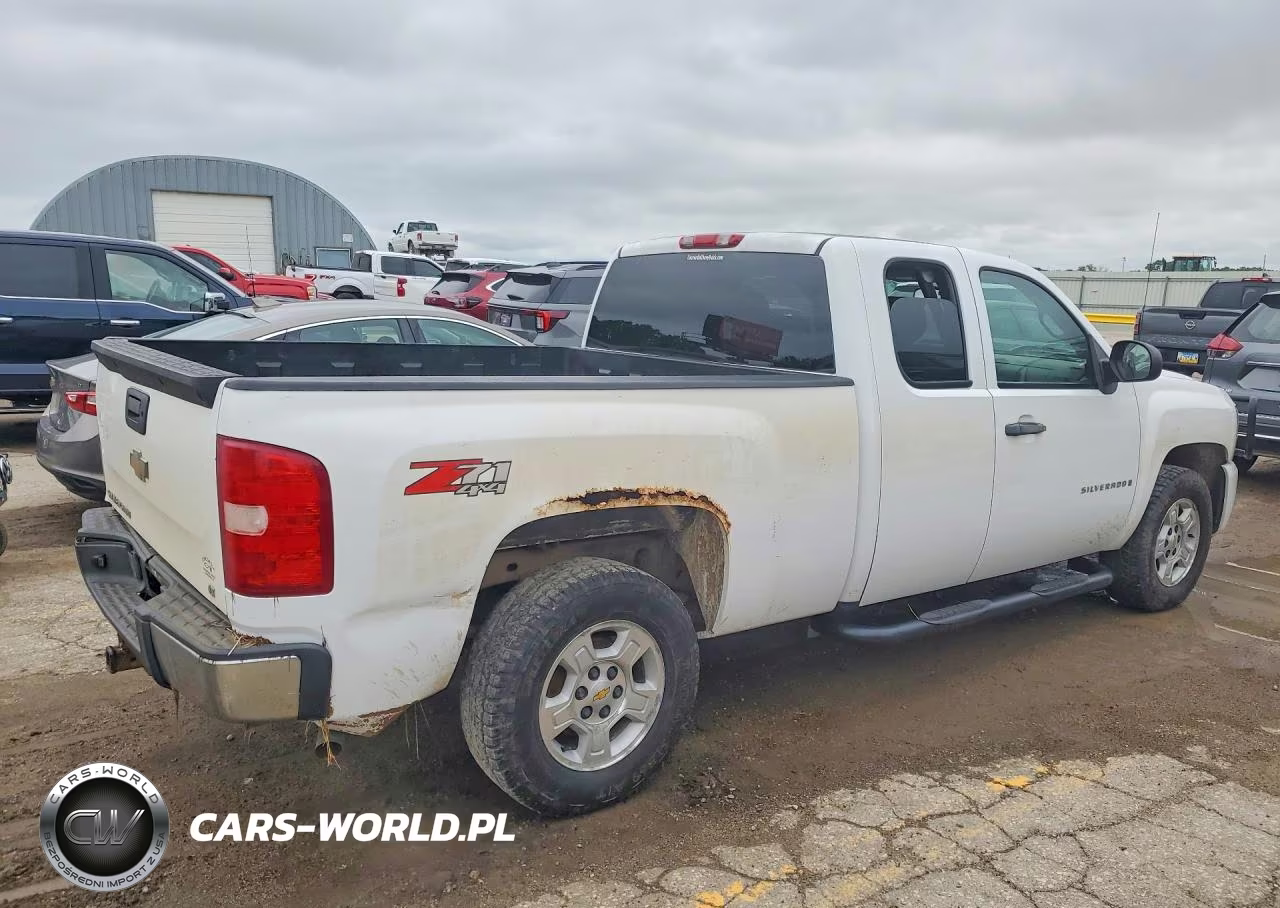 2008 Chevrolet Silverado K1500 VIN:2GCEK19JX81245504 - 3