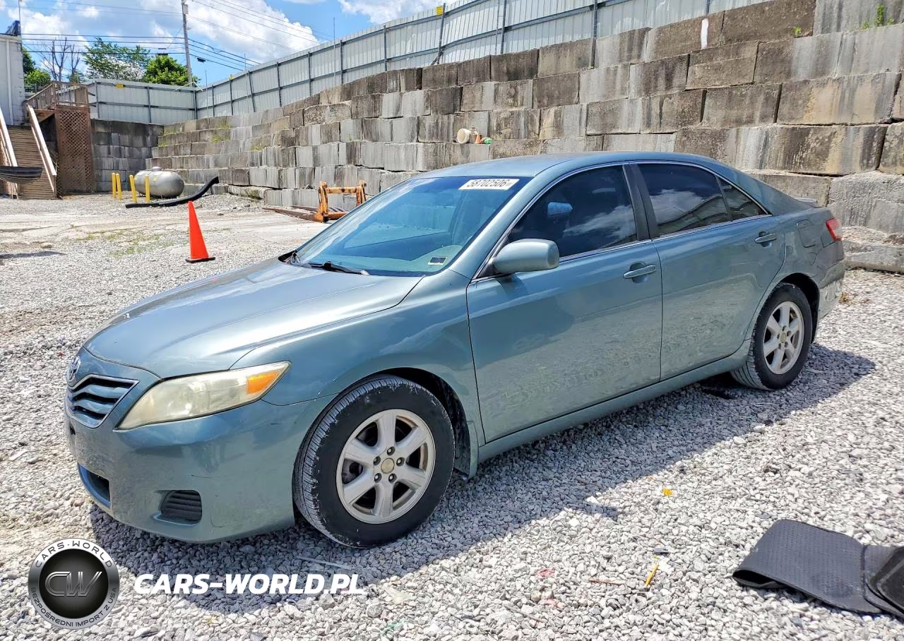 2010 Toyota Camry Le – zdjęcie 1 z 12