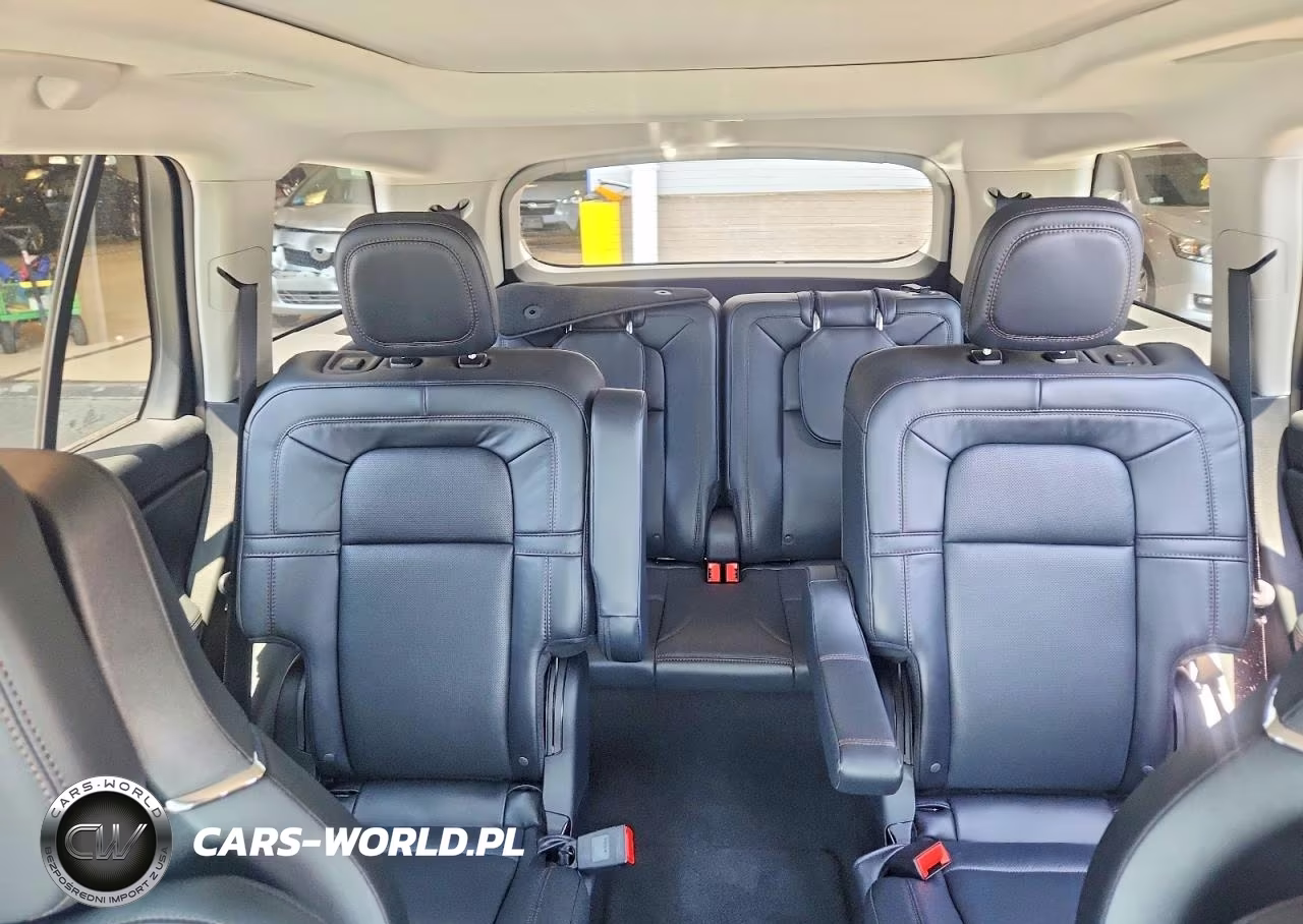 2026 Lincoln Aviator Reserve VIN:5LM5J7XC8TGL11255 - 10