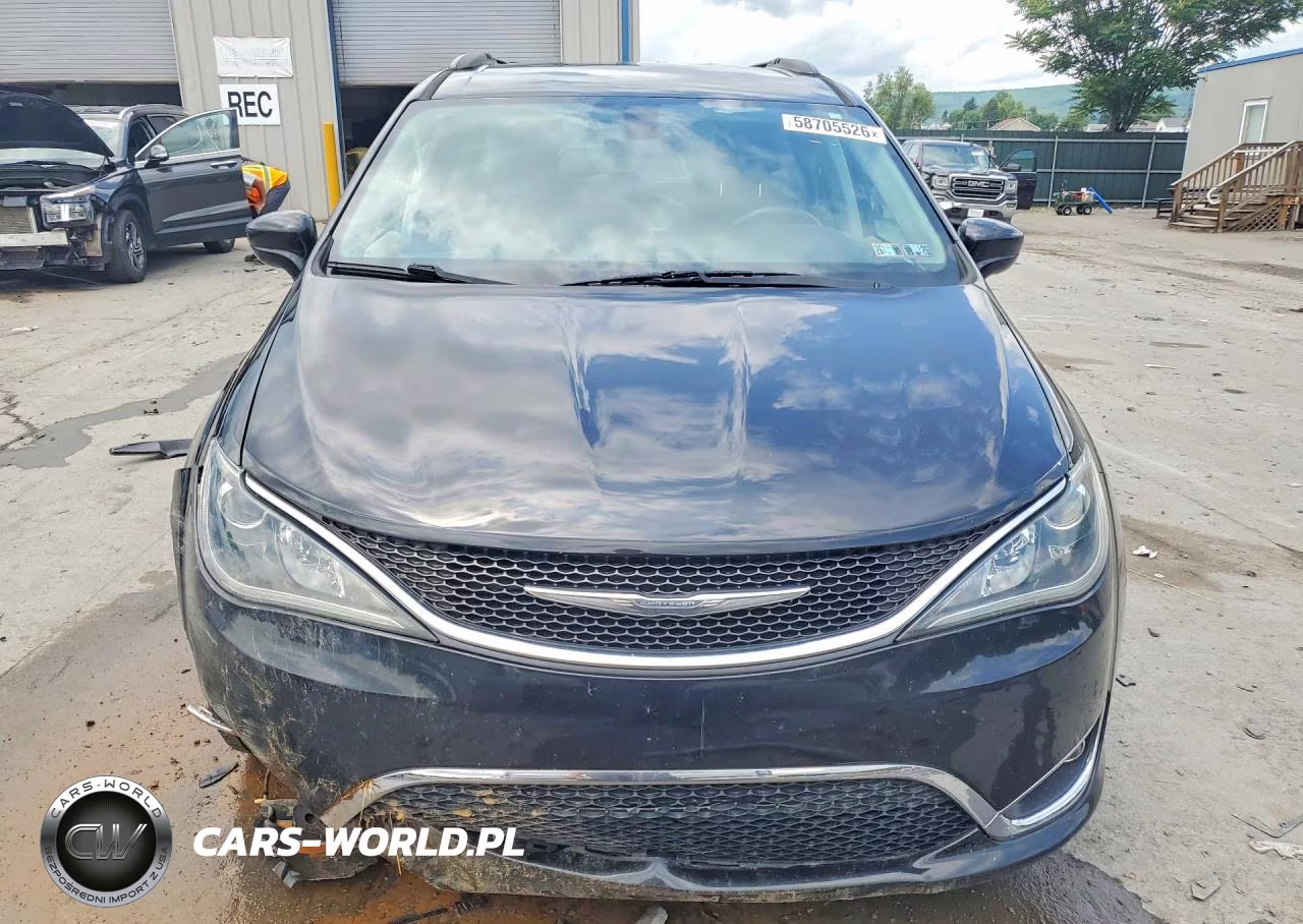 2017 Chrysler Pacifica Touring L VIN:2C4RC1BG2HR560621 - 5