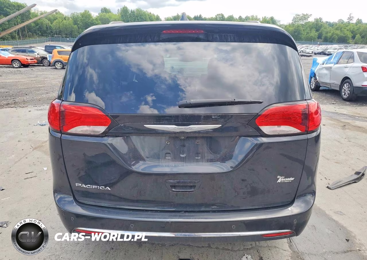 2017 Chrysler Pacifica Touring L VIN:2C4RC1BG2HR560621 - 6