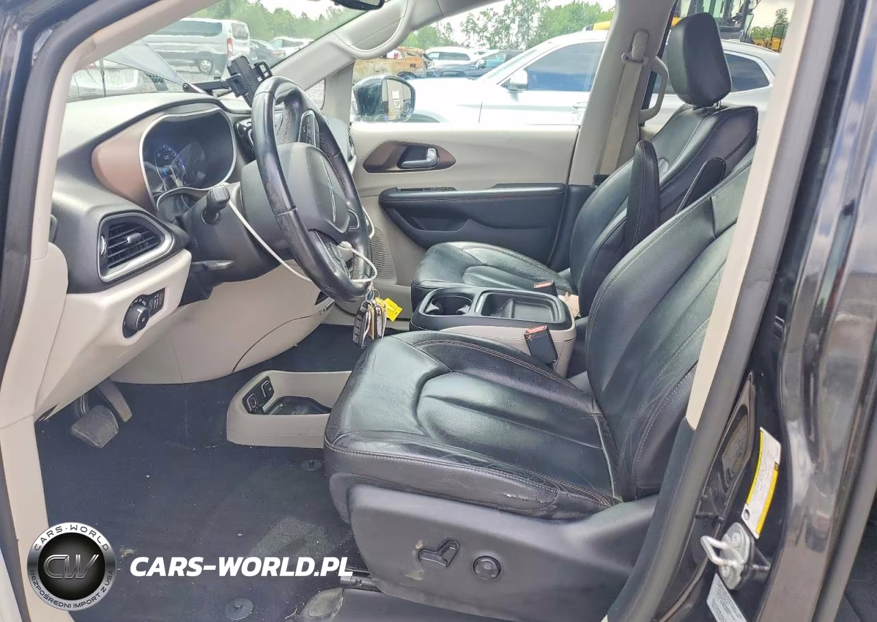 2017 Chrysler Pacifica Touring L VIN:2C4RC1BG2HR560621 - 7