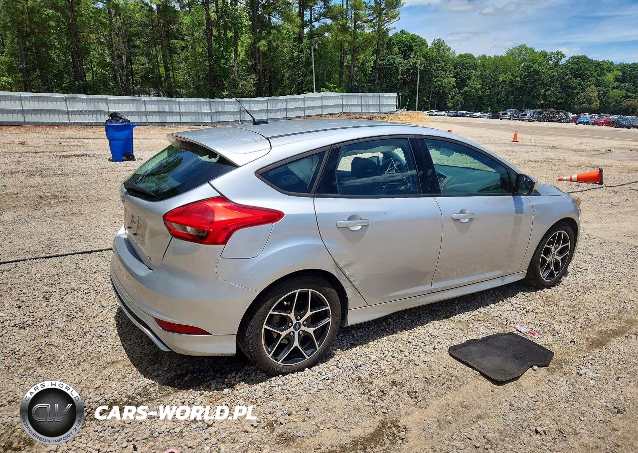 2016 Ford Focus Se VIN:1FADP3K28GL402862 - 3