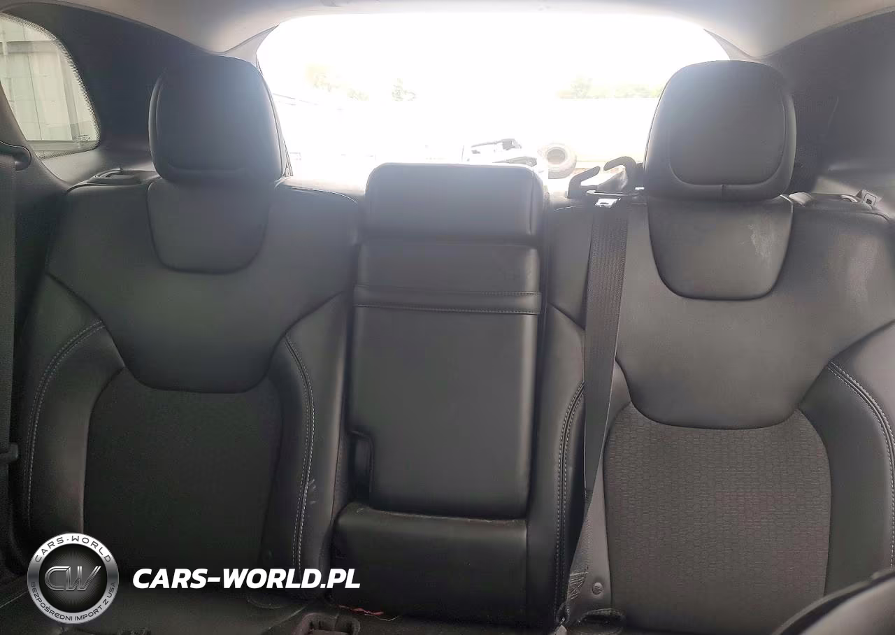 2019 Jeep Cheeroke VIN:1C4PJMLB2KD261559 - 10
