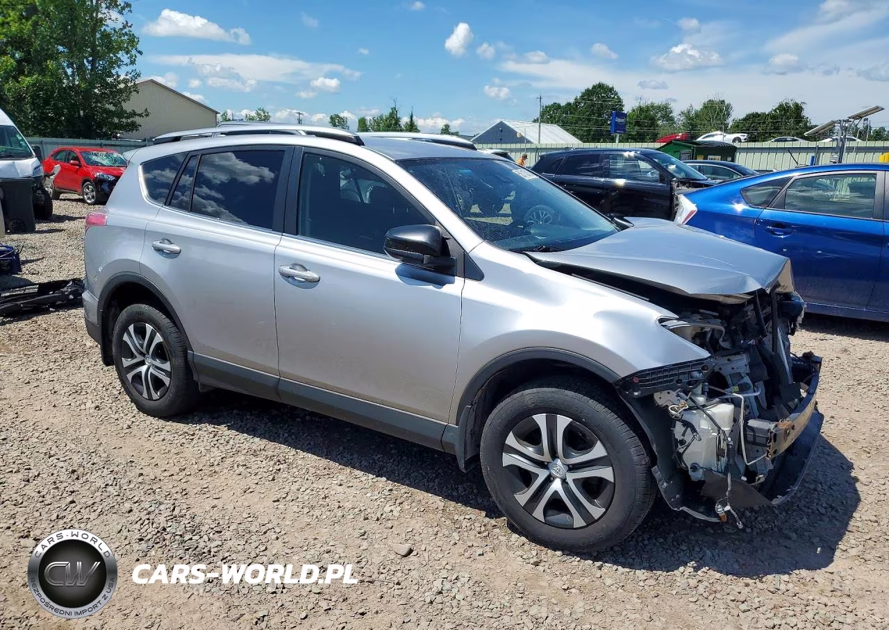 2018 Toyota Rav4 Le VIN:JTMBFREV3JD249046 - 4