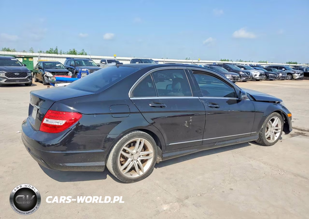 2013 Mercedes-Benz C 250 VIN:WDDGF4HBXDA869897 - 3