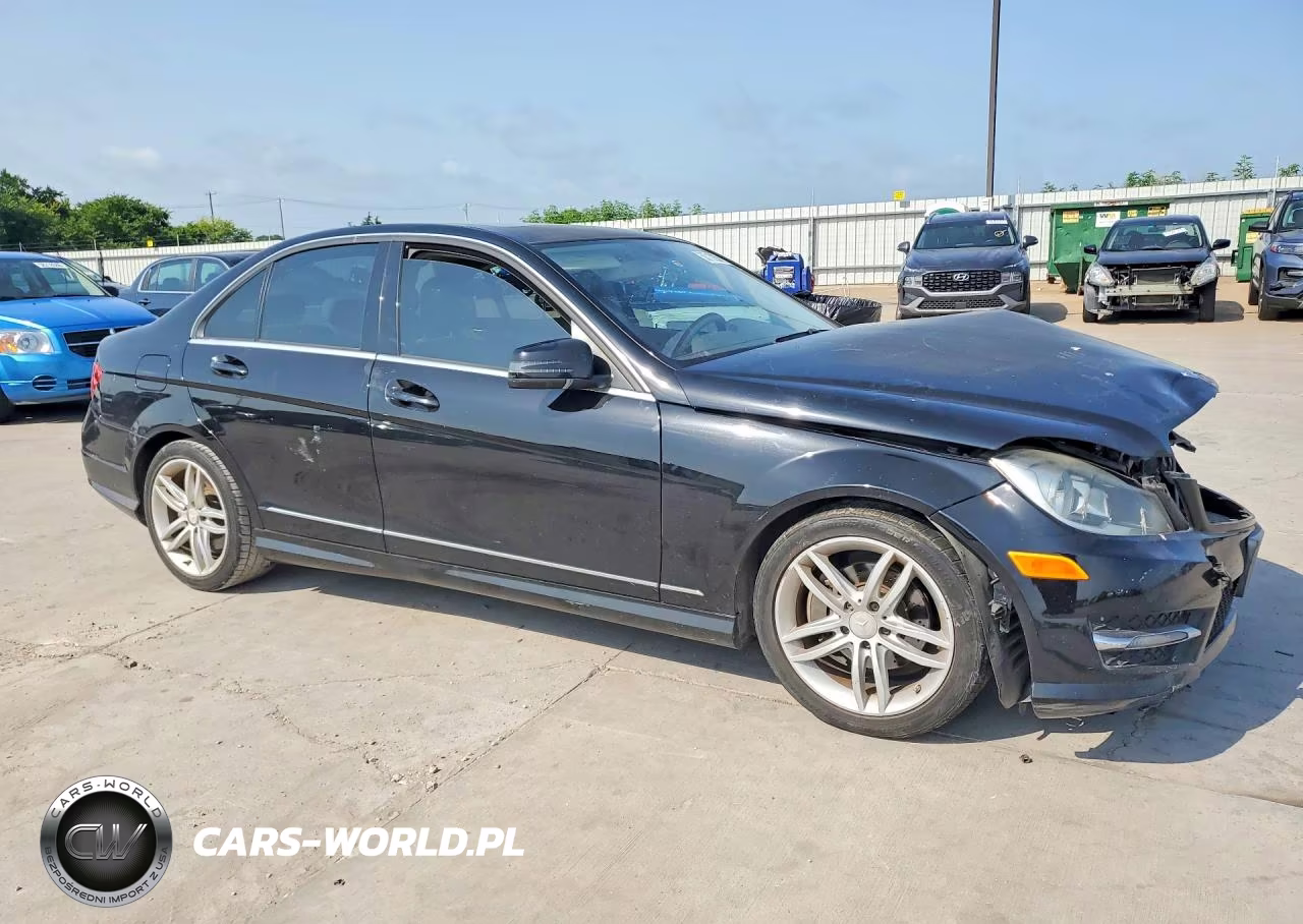 2013 Mercedes-Benz C 250 VIN:WDDGF4HBXDA869897 - 4