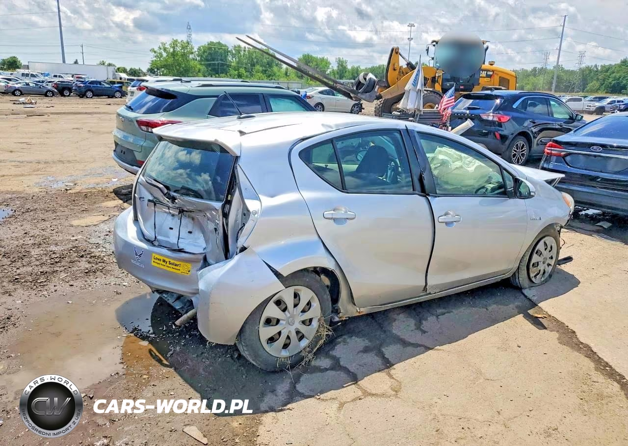 2012 Toyota Prius C Three VIN:JTDKDTB34C1026685 - 3